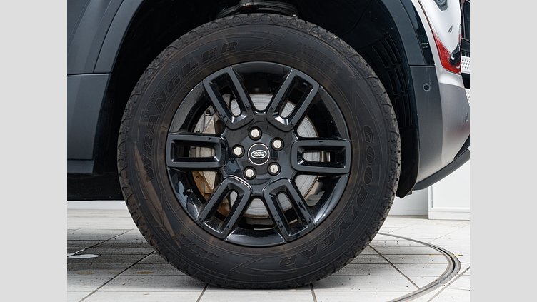 2023 認定中古車 Land Rover Defender 110 サントリーニブラック D300 AWD（AT） S
