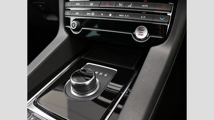 2020 中古 Jaguar F-Pace Santorini Black 2.0 litre i4D Diesel Pure