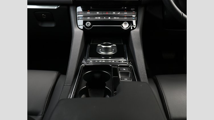 2020 中古 Jaguar F-Pace Santorini Black 2.0 litre i4D Diesel Pure