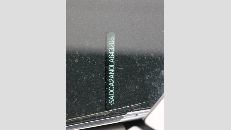 2020 中古 Jaguar F-Pace Santorini Black 2.0 litre i4D Diesel Pure