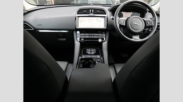 2020 中古 Jaguar F-Pace Santorini Black 2.0 litre i4D Diesel Pure