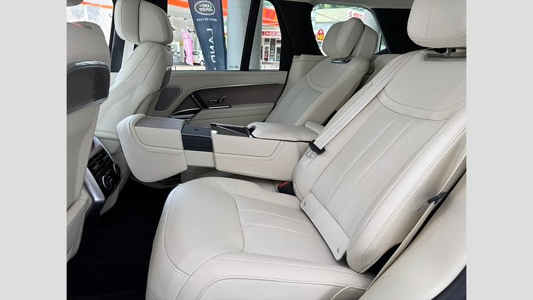 2025 認定中古車 Land Rover Range Rover シャラントグレイ P550 AWD PHEV（AT） スタンダードホイールベース Autobiography