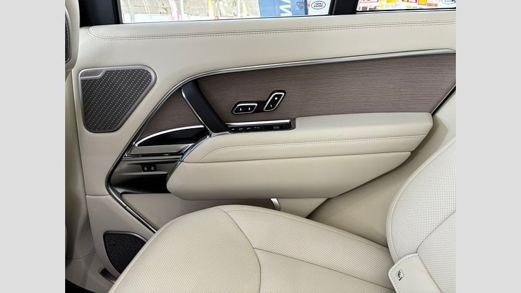 2025 認定中古車 Land Rover Range Rover シャラントグレイ P550 AWD PHEV（AT） スタンダードホイールベース Autobiography