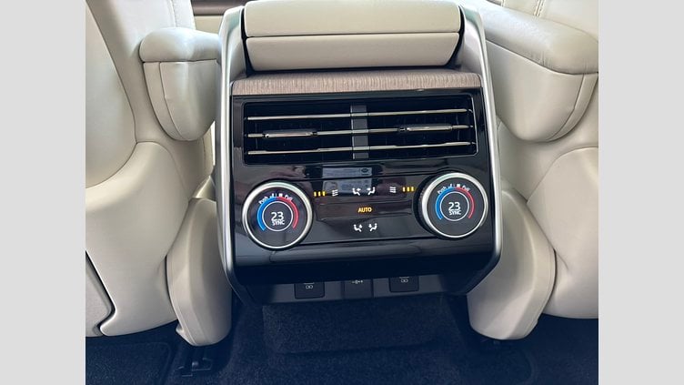 2025 認定中古車 Land Rover Range Rover シャラントグレイ P550 AWD PHEV（AT） スタンダードホイールベース Autobiography