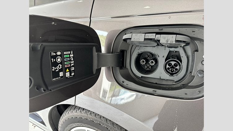 2025 認定中古車 Land Rover Range Rover シャラントグレイ P550 AWD PHEV（AT） スタンダードホイールベース Autobiography