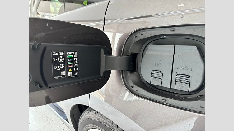 2025 認定中古車 Land Rover Range Rover シャラントグレイ P550 AWD PHEV（AT） スタンダードホイールベース Autobiography
