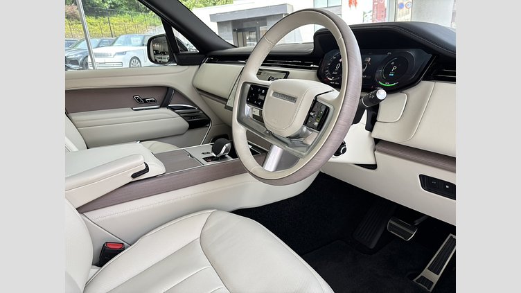 2025 認定中古車 Land Rover Range Rover シャラントグレイ P550 AWD PHEV（AT） スタンダードホイールベース Autobiography