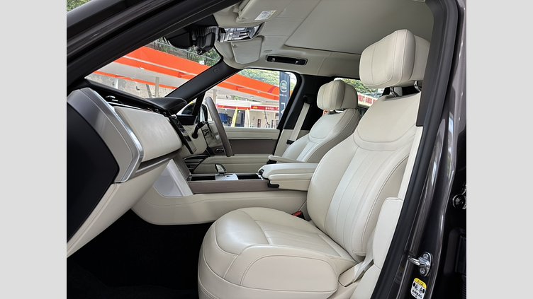 2025 認定中古車 Land Rover Range Rover シャラントグレイ P550 AWD PHEV（AT） スタンダードホイールベース Autobiography