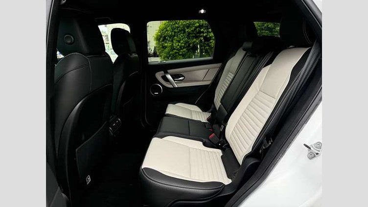 2024 認定中古車 Land Rover Discovery Sport オストゥーニパールホワイト P300eプラグインハイブリッド（ガソリン） 標準ホイール DYNAMIC HSE