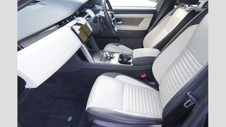 2024 認定中古車 Land Rover Discovery Sport ヴァレジネブルー D200マイルドハイブリッド（ディーゼル） 標準ホイール DYNAMIC SE
