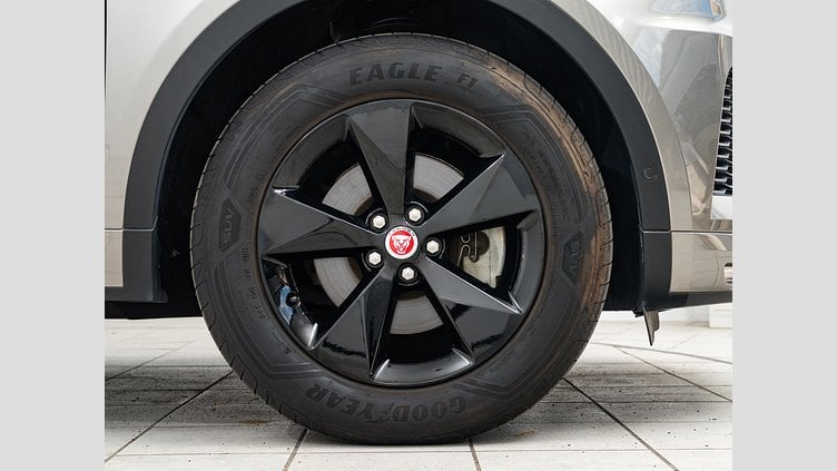 2018 認定中古車 Jaguar E-Pace シリコン シルバー D180 オートマチック全輪駆動 R-DYNAMIC S