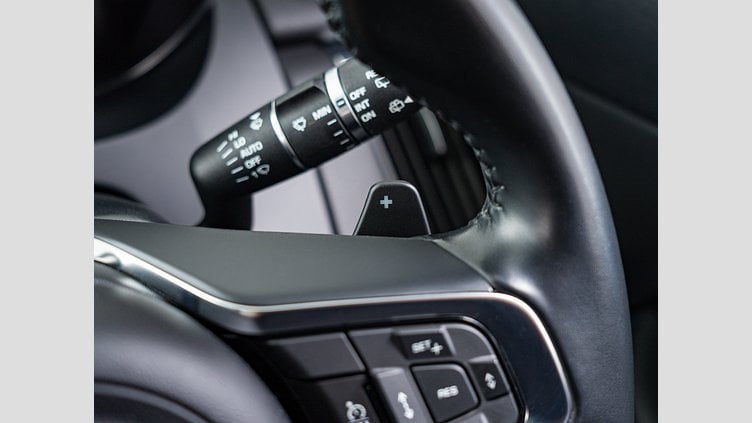 2018 認定中古車 Jaguar E-Pace シリコン シルバー D180 オートマチック全輪駆動 R-DYNAMIC S