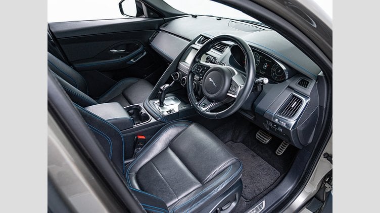 2018 認定中古車 Jaguar E-Pace シリコン シルバー D180 オートマチック全輪駆動 R-DYNAMIC S