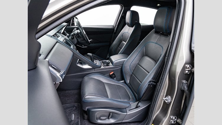 2018 認定中古車 Jaguar E-Pace シリコン シルバー D180 オートマチック全輪駆動 R-DYNAMIC S