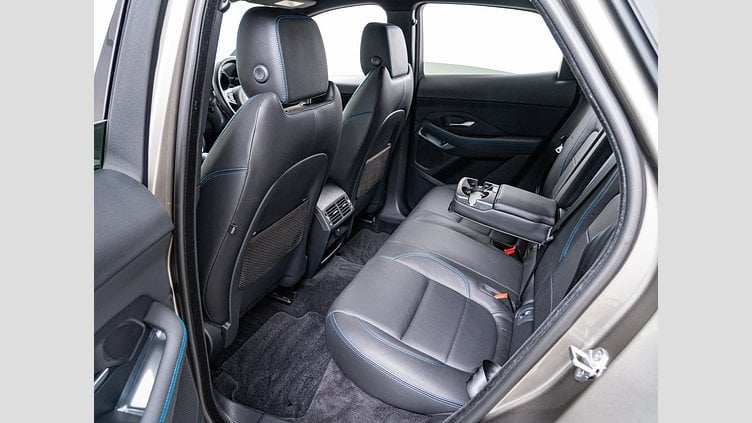 2018 認定中古車 Jaguar E-Pace シリコン シルバー D180 オートマチック全輪駆動 R-DYNAMIC S