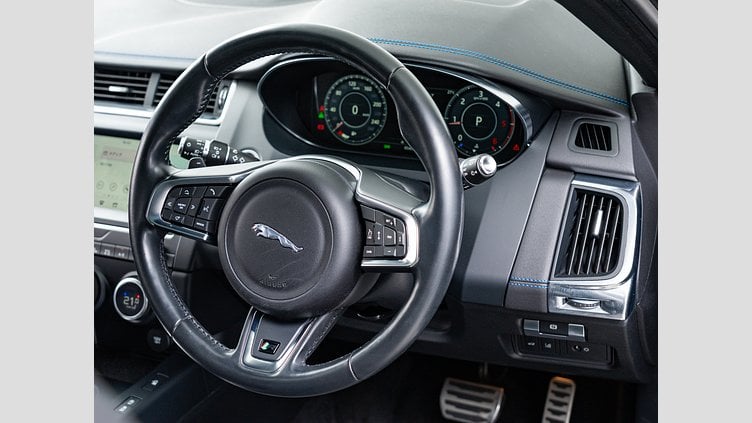 2018 認定中古車 Jaguar E-Pace シリコン シルバー D180 オートマチック全輪駆動 R-DYNAMIC S