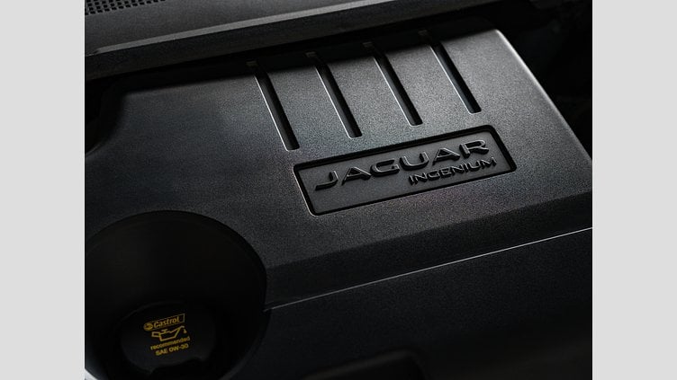 2018 認定中古車 Jaguar E-Pace シリコン シルバー D180 オートマチック全輪駆動 R-DYNAMIC S