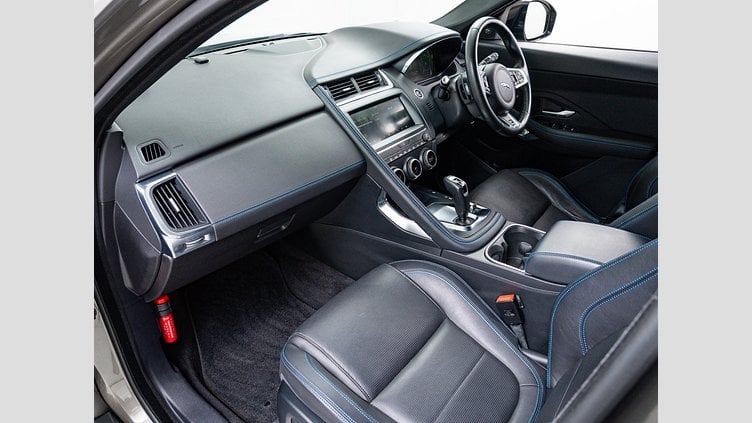 2018 認定中古車 Jaguar E-Pace シリコン シルバー D180 オートマチック全輪駆動 R-DYNAMIC S