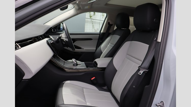 2024 認定中古車 Land Rover Range Rover Evoque アロイオスグレイ D200マイルドハイブリッド（ディーゼル） スタンダードホイールベース DYNAMIC SE