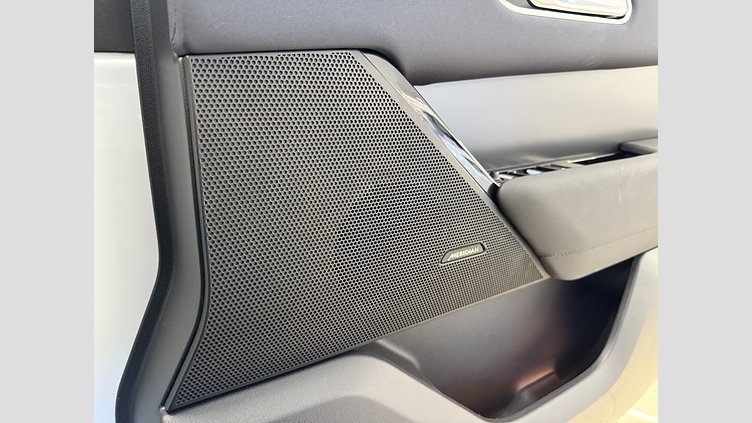2025 認定中古車 Land Rover Range Rover Velar オストゥーニパールホワイト D200マイルドハイブリッド（ディーゼル） スタンダードホイールベース Dynamic SE