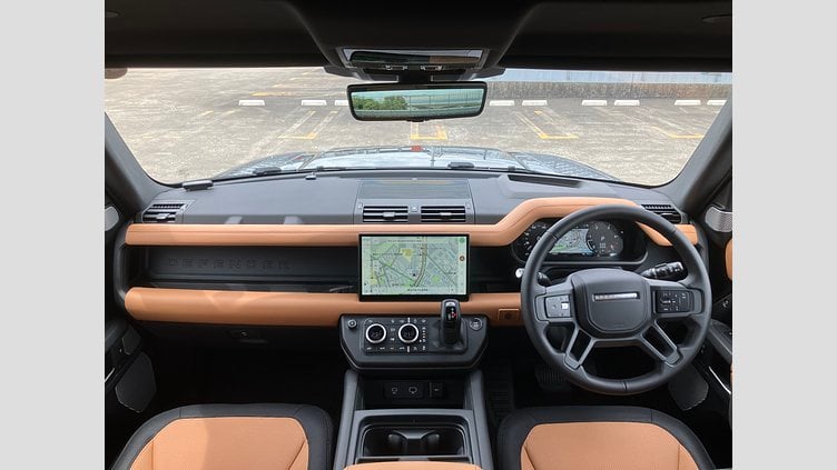 2024 認定中古車 Land Rover Defender 130 カルパチアングレイ D300 AWD（AT） X-DYNAMIC HSE