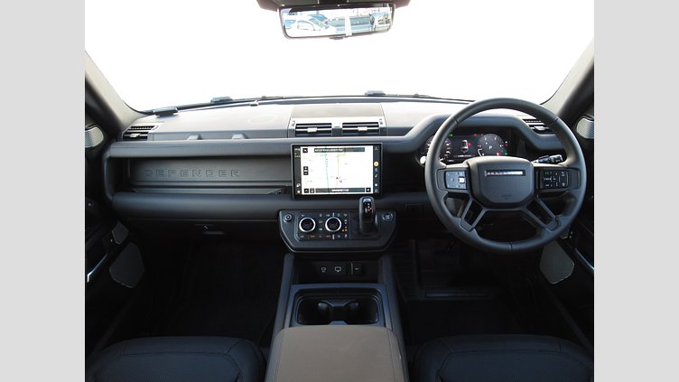 2024 認定中古車 Land Rover Defender 130 カルパチアングレイ D300 AWD（AT） OUTBOUND