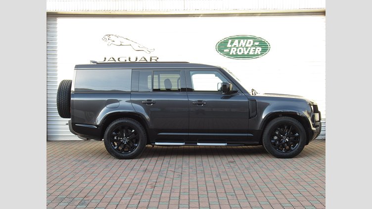 2024 認定中古車 Land Rover Defender 130 カルパチアングレイ D300 AWD（AT） OUTBOUND