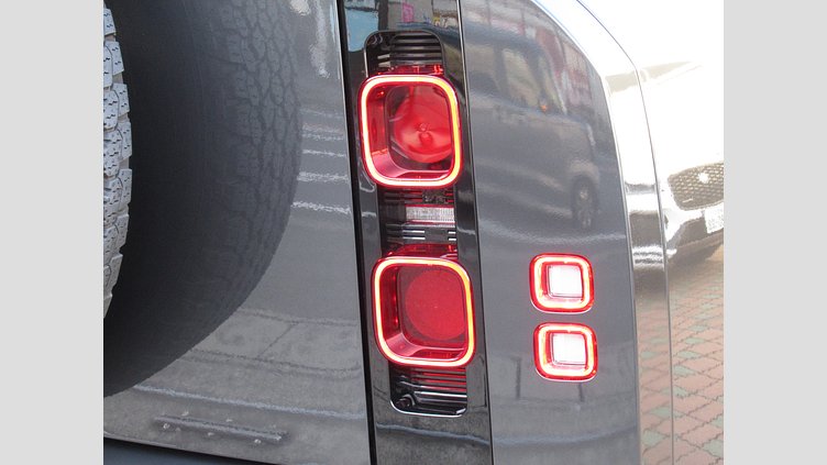 2024 認定中古車 Land Rover Defender 130 カルパチアングレイ D300 AWD（AT） OUTBOUND