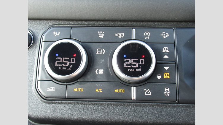 2024 認定中古車 Land Rover Defender 130 カルパチアングレイ D300 AWD（AT） OUTBOUND