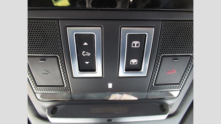 2024 認定中古車 Land Rover Defender 130 カルパチアングレイ D300 AWD（AT） OUTBOUND