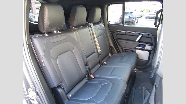 2024 認定中古車 Land Rover Defender 130 カルパチアングレイ D300 AWD（AT） OUTBOUND