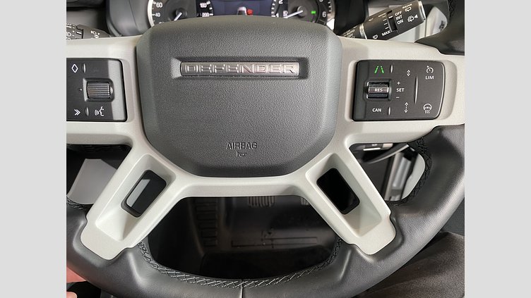 2023 認定中古車 Land Rover Defender 90 フジホワイト P300 AWD（AT） SE