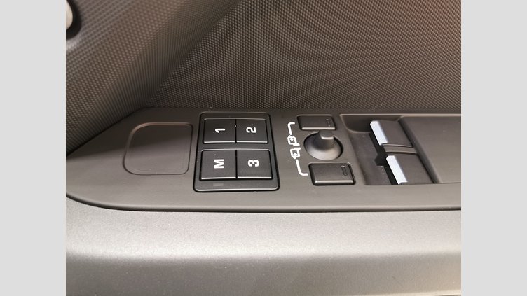 2023 認定中古車 Land Rover Defender 90 パンゲアグリーン D300 AWD（AT） X