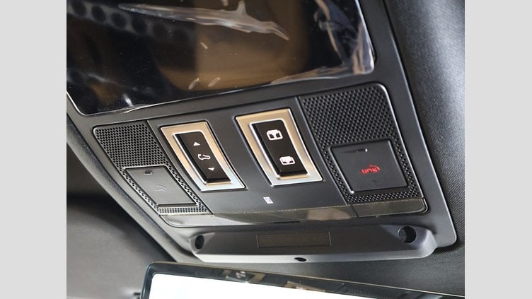2024 認定中古車 Land Rover Defender 110 サントリーニブラック P525 AWD (AT) V8