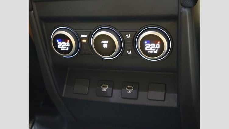 2024 認定中古車 Land Rover Defender 110 サントリーニブラック P525 AWD (AT) V8