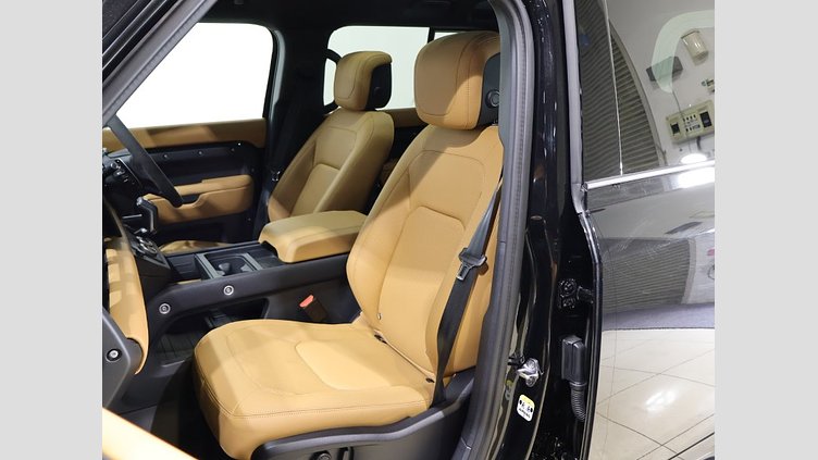 2024 認定中古車 Land Rover Defender 110 サントリーニブラック P525 AWD (AT) V8