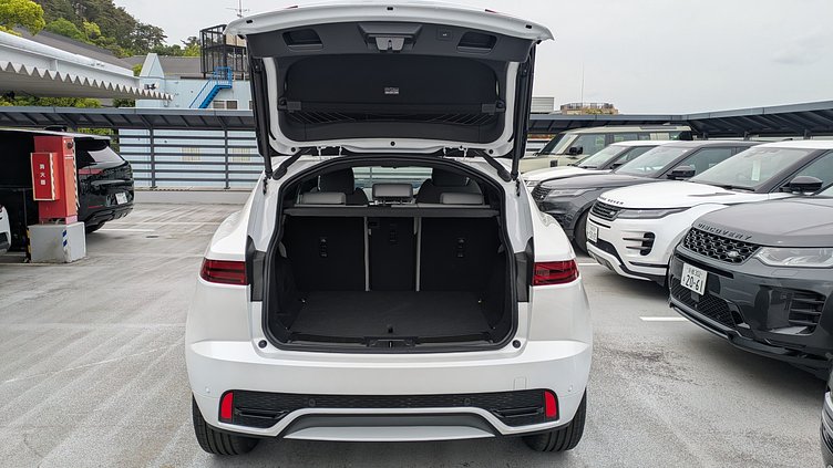 2024 認定中古車 Jaguar E-Pace オストゥーニパールホワイト D200マイルドハイブリッド（ディーゼル） R-DYNAMIC SE