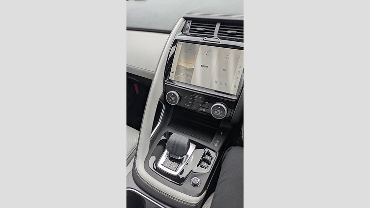 2024 認定中古車 Jaguar E-Pace オストゥーニパールホワイト D200マイルドハイブリッド（ディーゼル） R-DYNAMIC SE