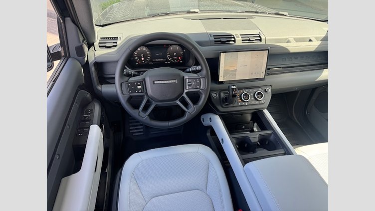 2025 SKLADOVÉ VOZIDLÁ Land Rover Defender 110 Santorini Black NEW LAND ROVER DEFENDER D250