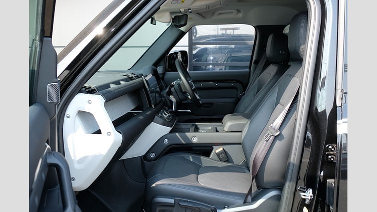 2024 認定中古車 Land Rover Defender 110 サントリーニブラック D300 AWD（AT） S