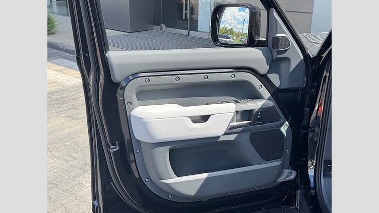 2025 SKLADOVÉ VOZIDLÁ Land Rover Defender 110 Santorini Black NEW LAND ROVER DEFENDER D250