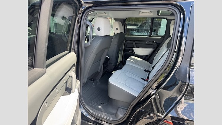 2025 SKLADOVÉ VOZIDLÁ Land Rover Defender 110 Santorini Black NEW LAND ROVER DEFENDER D250