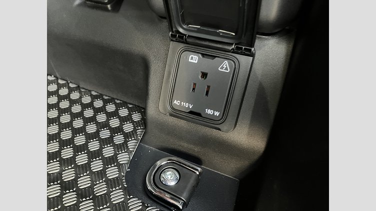 2024 認定中古車 Land Rover Defender 130 サントリーニブラック D300 AWD（AT） OUTBOUND