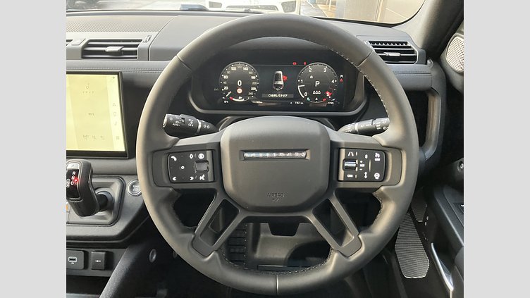 2024 認定中古車 Land Rover Defender 130 サントリーニブラック D300 AWD（AT） OUTBOUND