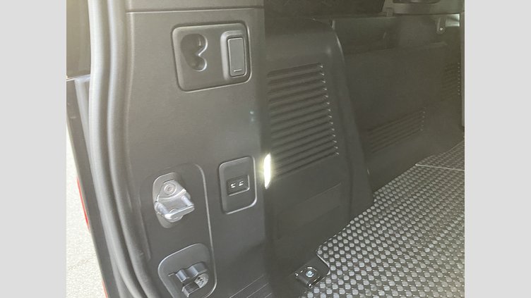 2024 認定中古車 Land Rover Defender 130 サントリーニブラック D300 AWD（AT） OUTBOUND