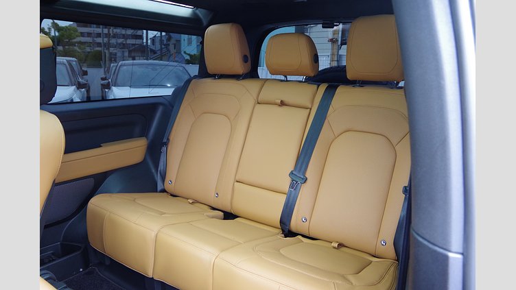 2024 認定中古車 Land Rover Defender 90 サントリーニブラック P525 AWD (AT) V8
