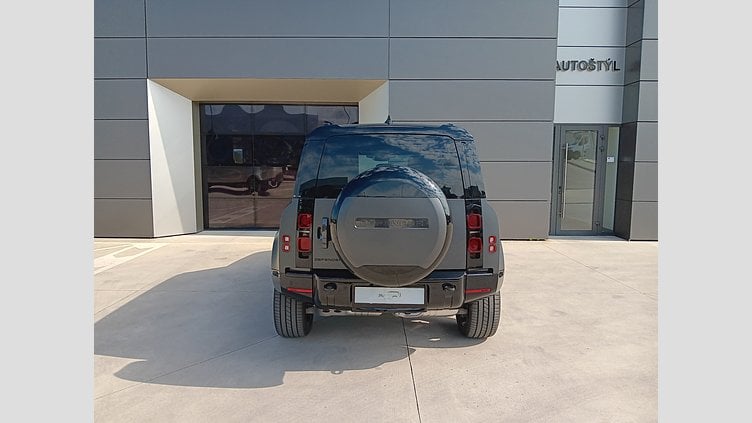 2025 SKLADOVÉ VOZIDLÁ Land Rover Defender 110 Carpatian Grey 3.0D I6 MHEV 300PS D300 MHEV X-Dynamic HSE 