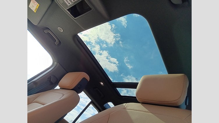 2025 SKLADOVÉ VOZIDLÁ Land Rover Defender 110 Carpatian Grey 3.0D I6 MHEV 300PS D300 MHEV X-Dynamic HSE 