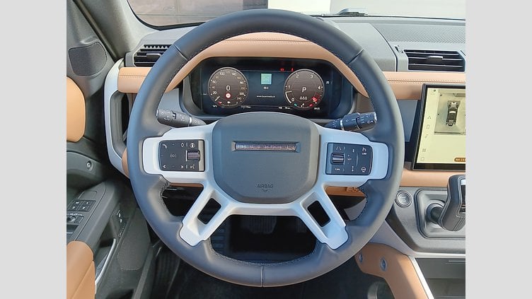 2025 SKLADOVÉ VOZIDLÁ Land Rover Defender 110 Carpatian Grey 3.0D I6 MHEV 300PS D300 MHEV X-Dynamic HSE 