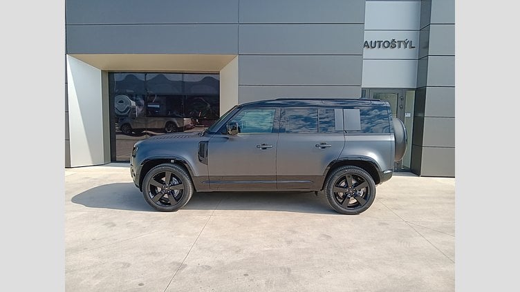 2025 SKLADOVÉ VOZIDLÁ Land Rover Defender 110 Carpatian Grey 3.0D I6 MHEV 300PS D300 MHEV X-Dynamic HSE 